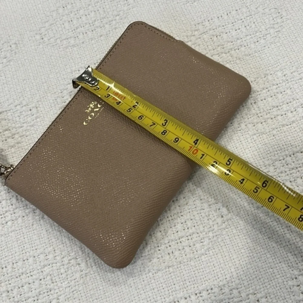 Coach, New York, wristlet, wallet,‎ cream used